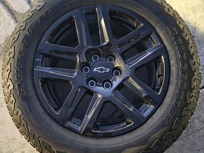 GMC CHEVY 275/60R20 Bridgestone Dueler A/T set