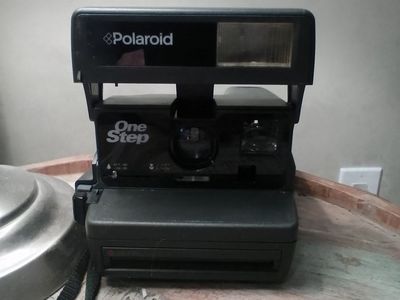 Polaroid OneStep fixed focus 600 series camera
