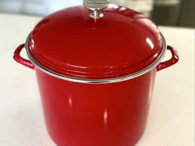 Red Cuisinart 16-quart Stockpot EOS166-30R
