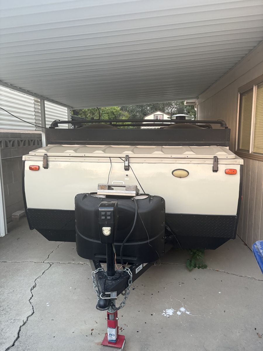 Hard side tent trailer