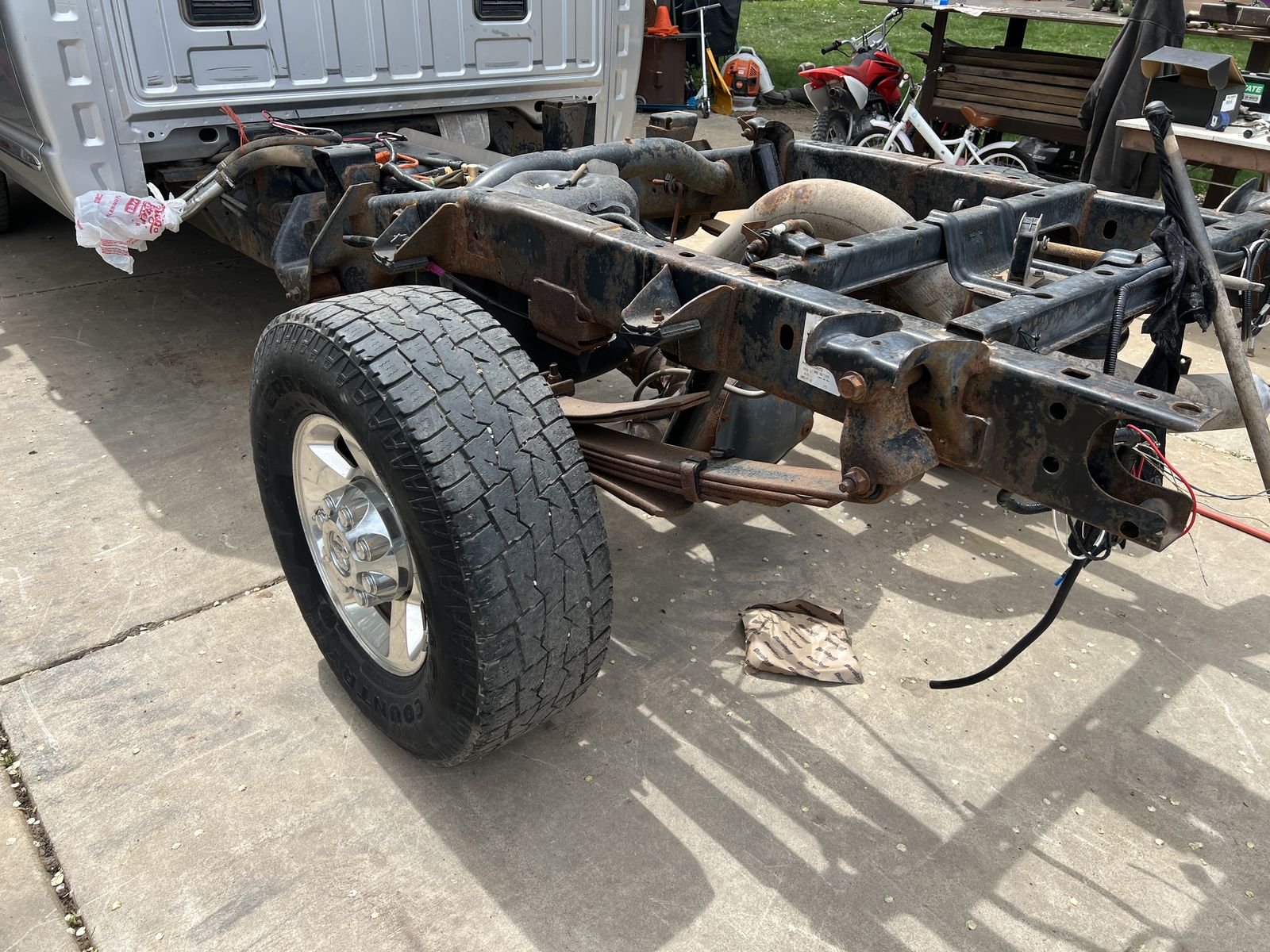 Rear axle off 2006 dodge ram 3500