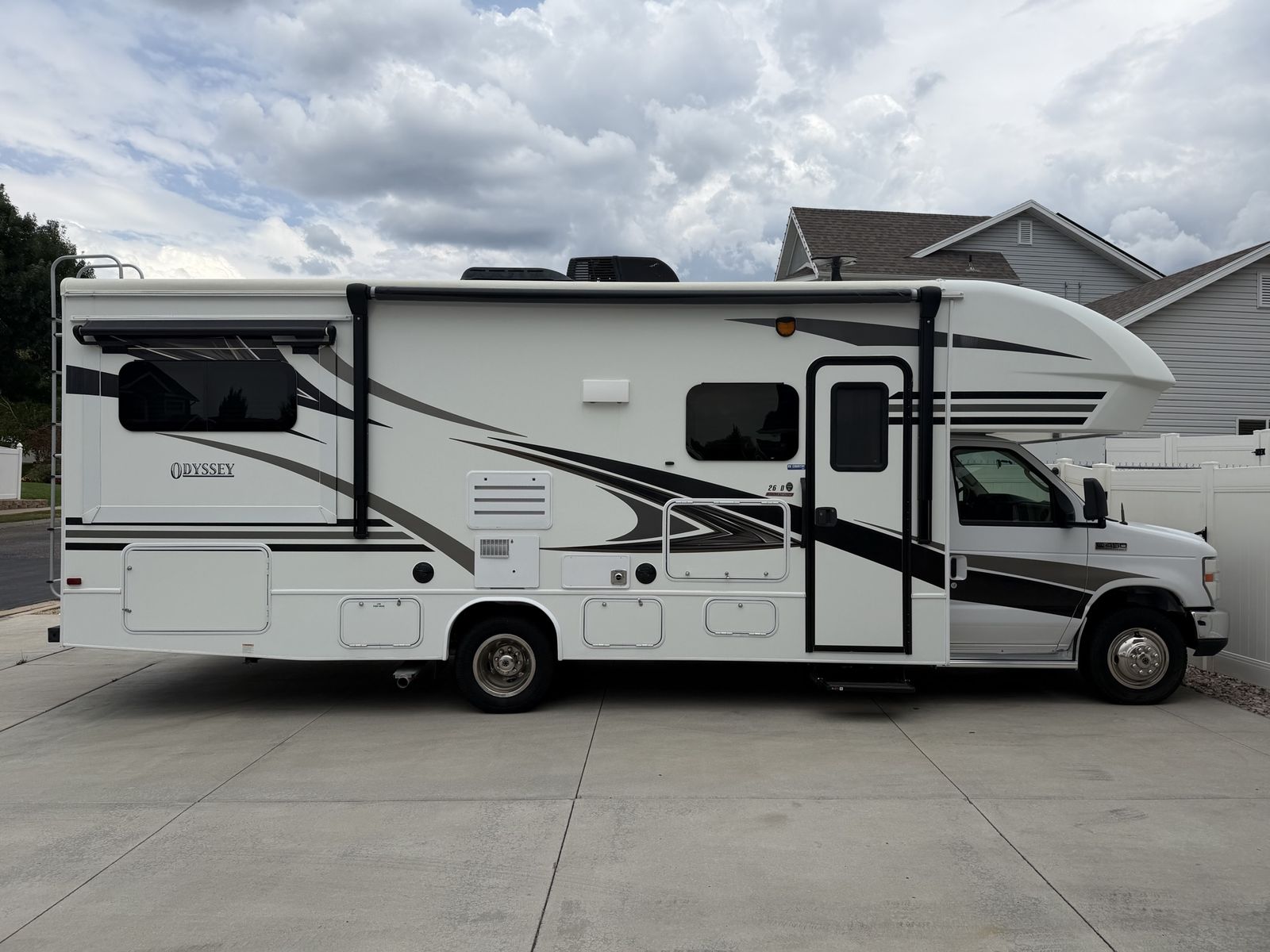 2019 Integra Oddesyy class c rv