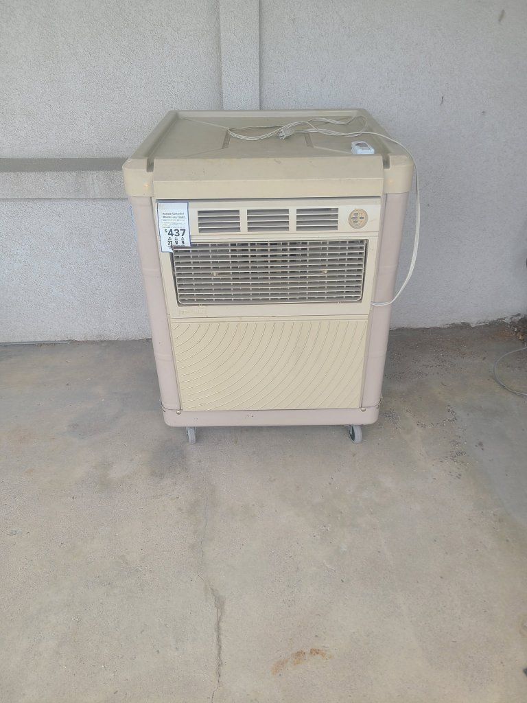 Portable evaporative cooler