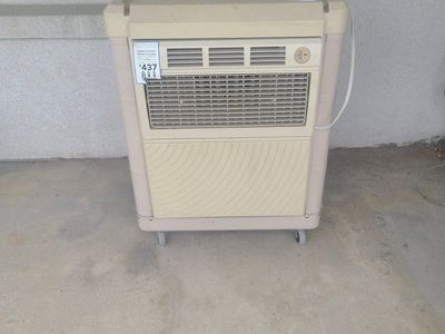 Portable evaporative cooler