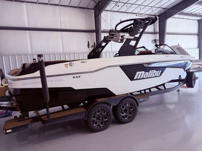 Malibu wakesetter 25LSV with only 230 hrs