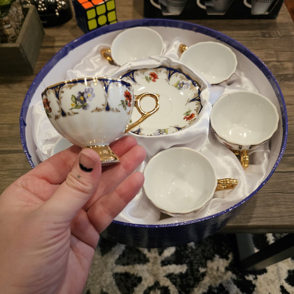 6 teacups with saucers