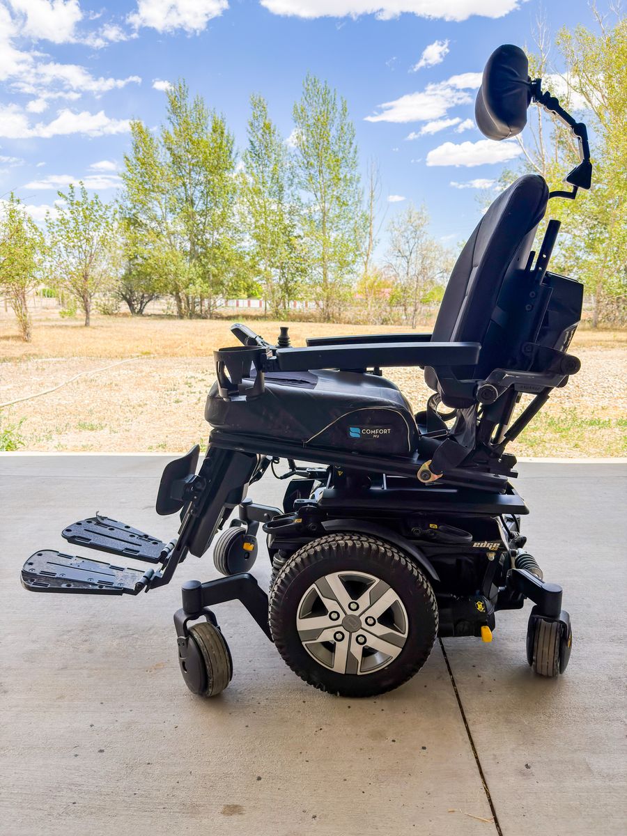 Quantum Q6 Edge 2.0 Power Wheelchair — iLevel Compatible — As-Is