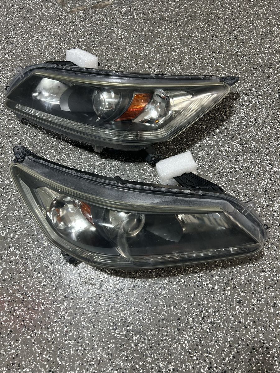 Headlights off a 2013-2015 Honda Accord, good condition. No broken clips.