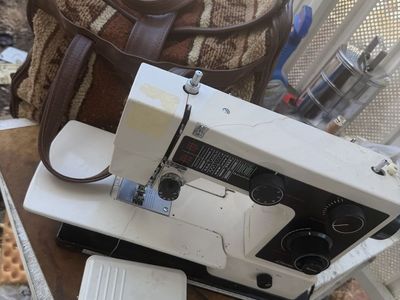 Vintage JC Penney Model 6915 Free Arm Sewing Machine with Foot Pedal &