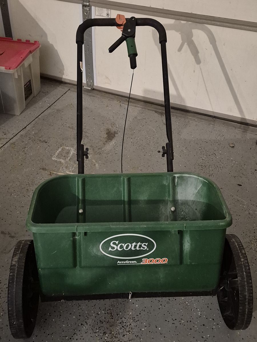 Fertilizer spreader