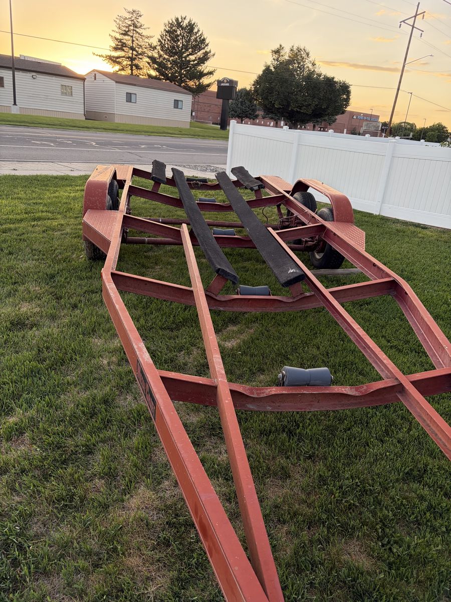 Boat trailer