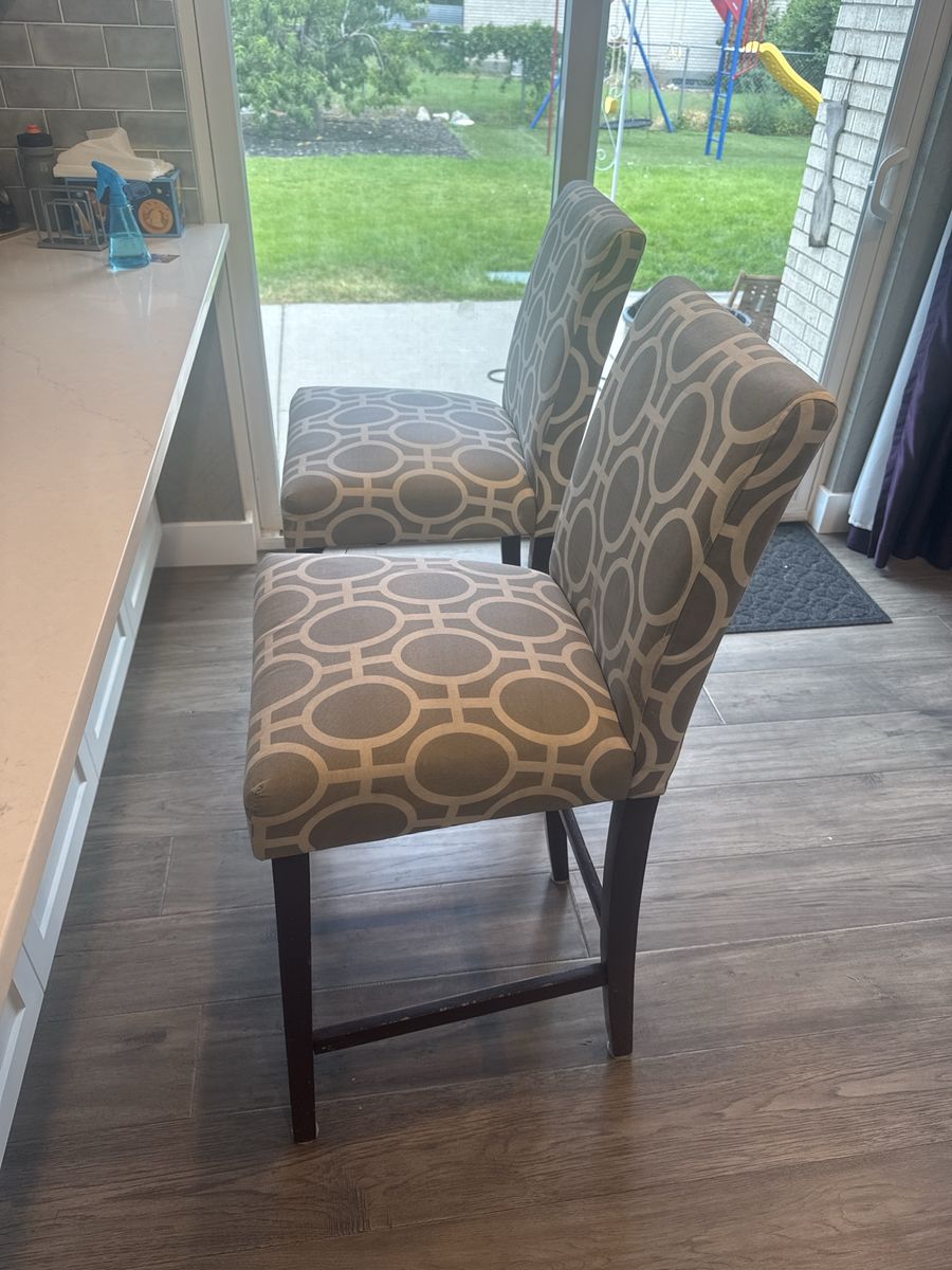 Set of 2 Grey Geometric Pattern Upholstered Bar Stools / Counter Height Chairs