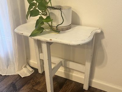 Vintage Antique table /side table/plant stand