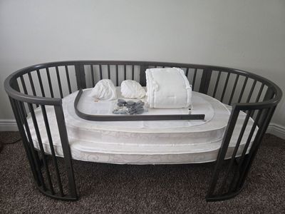 Stokke Sleepi 3-in-1 Sleepi Crib/Bed & Mattress(es) in Hazy Grey, Converts to Toddler Bed