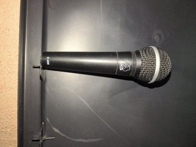 AKG D 4400 Handheld Dynamic Microphone