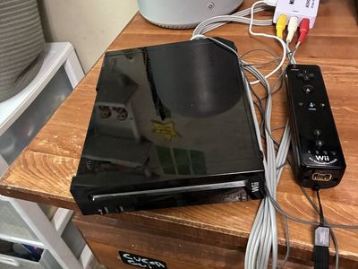 Wii with 1 game 1 controller with nunchuck