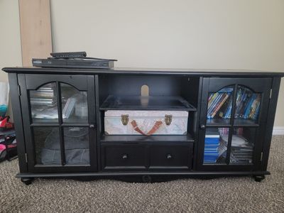 TV stand/entertainment center