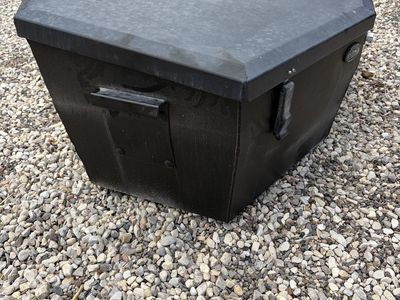 Rear box for can am maverick