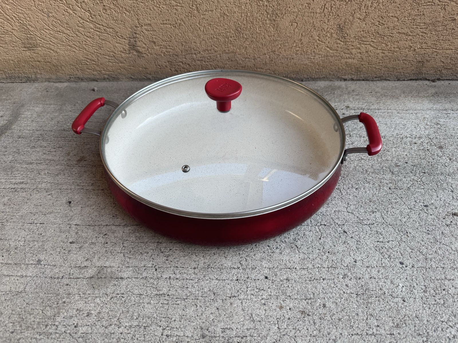 Tasty Clean Ceramic 13”.5 Non-Stick Aluminum Centerpiece Sauté Pan with Glass Lid, Red