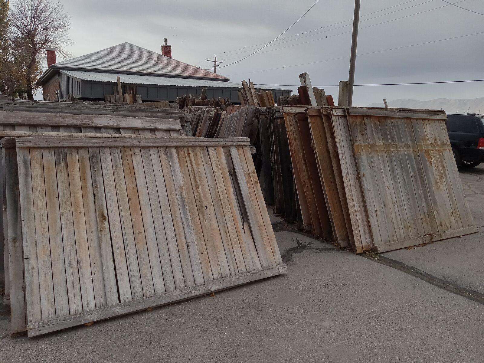 700 linear feet wood fence panels (CAN DELIVER) rustic cabin wall decorations