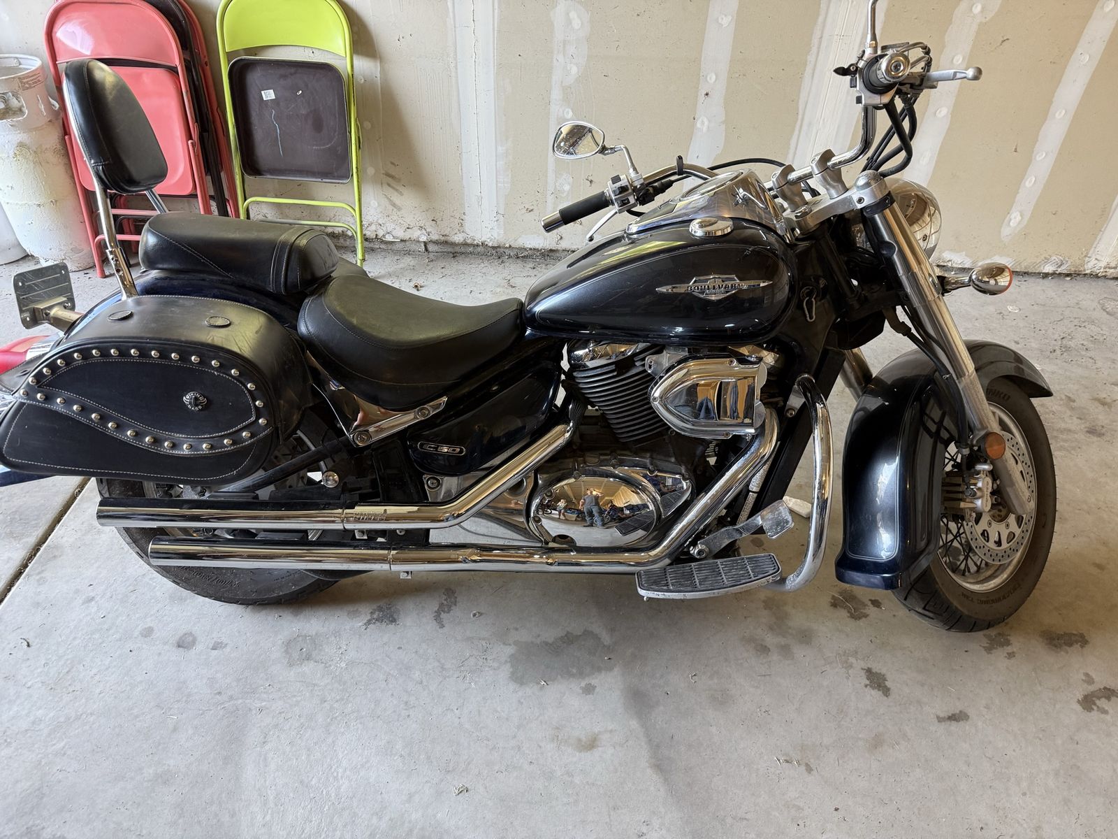 Suzuki Boulevard C50 Cruiser Motorcycle with Saddlebags & Passenger Backrest
