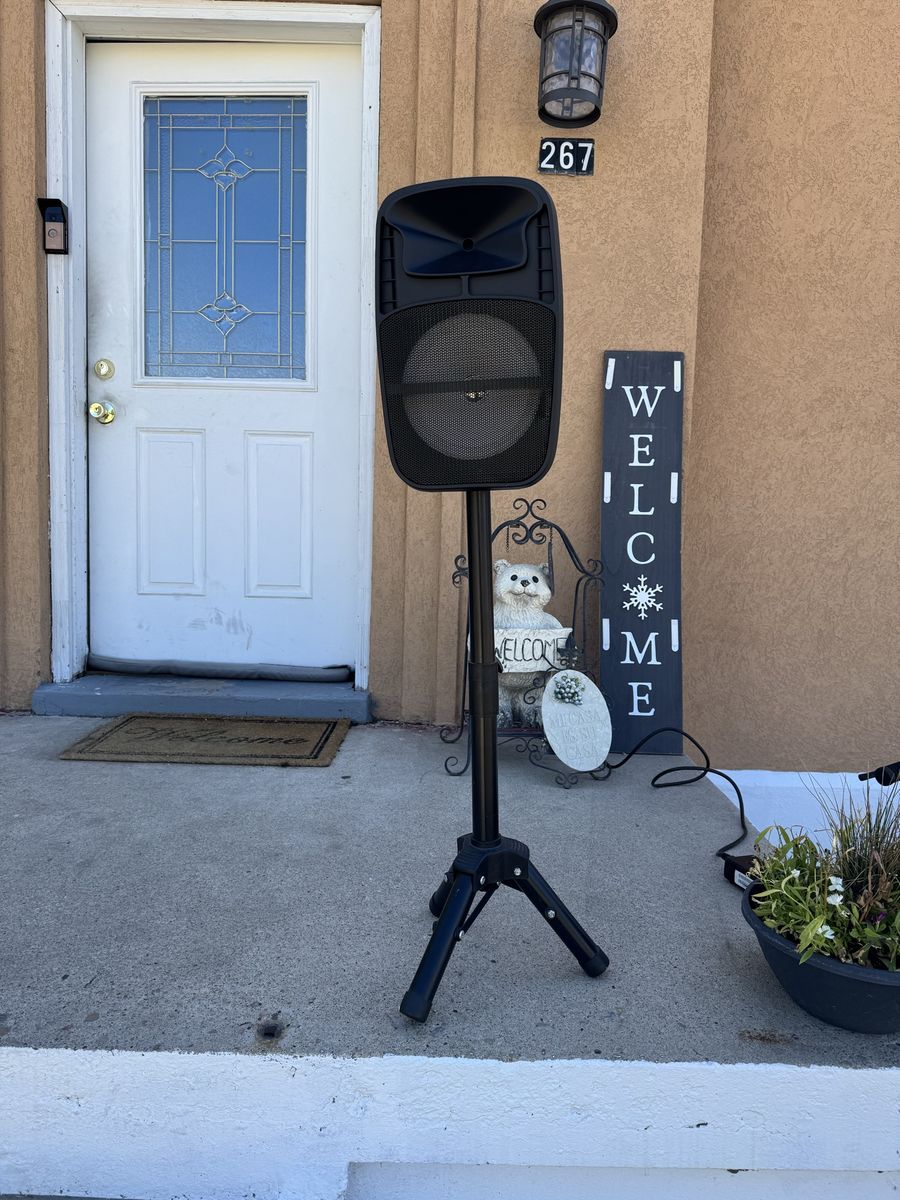 Apex 1000W portable LED speaker (or similar), designed for karaoke and events, featuring connectivity