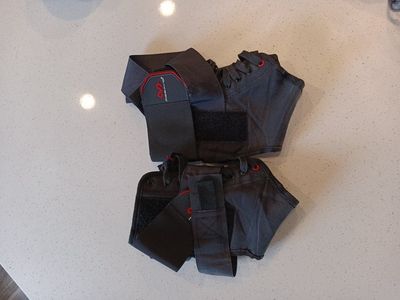 2 Ankle braces (volleyball)