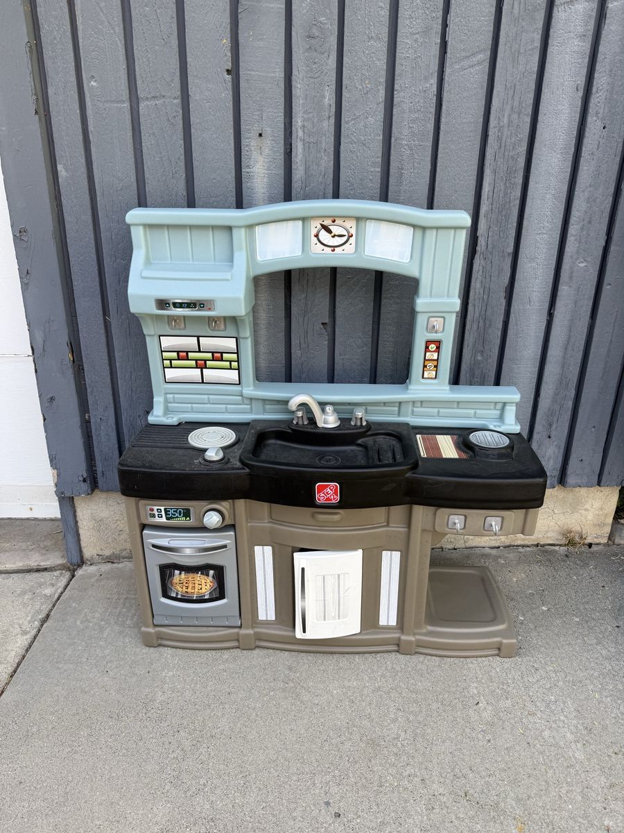 Play kitchen