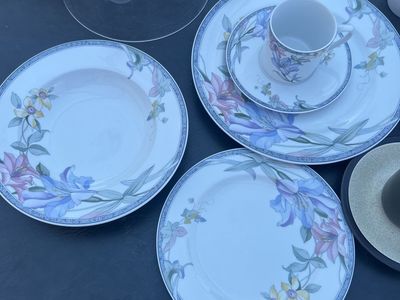 Studio Nova Classic Garden china set