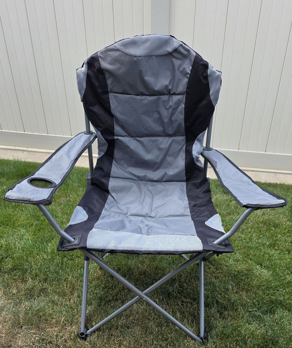 SUPER NICE LARGE SIZE FOLDING CAMPING CHAIR...  NEW CONDITION