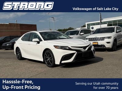 2022 Toyota Camry Hybrid SE