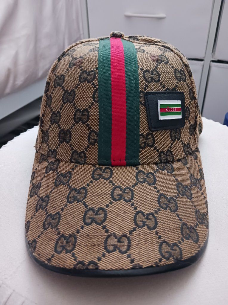 Gucci strapback hat