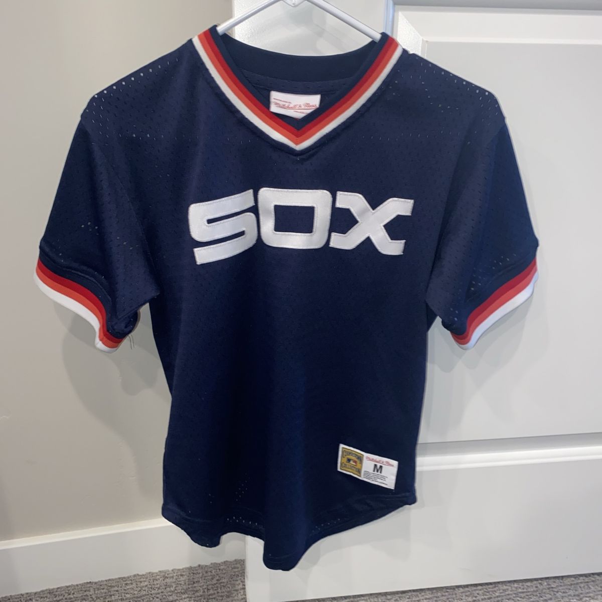 Boy’s Medium 10-12 Mitchell & Ness White Sox Jersey