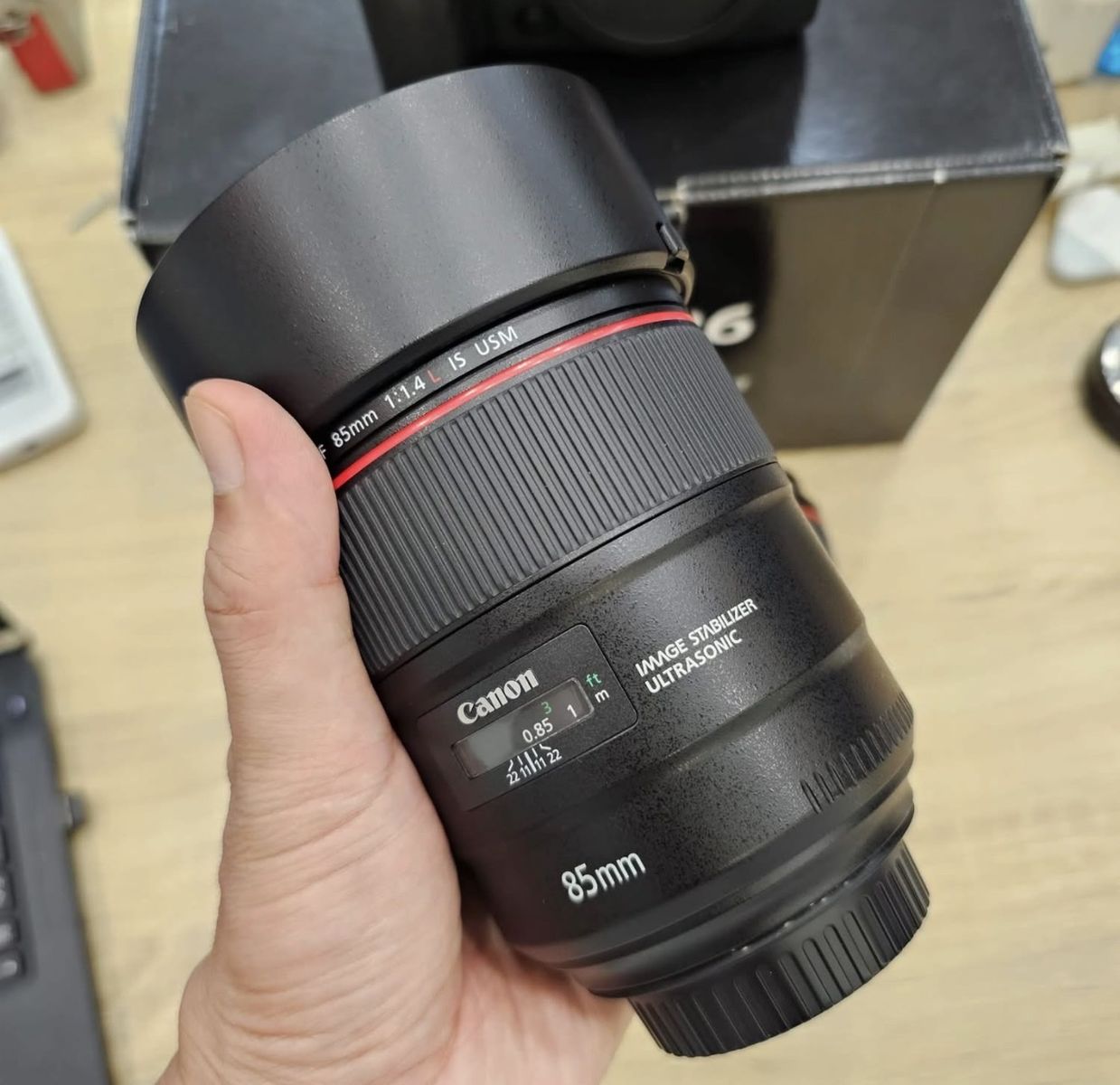 Canon ef 85mm 1.4 L is
