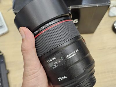Canon ef 85mm 1.4 L is