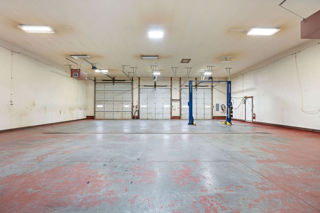 Main image 19