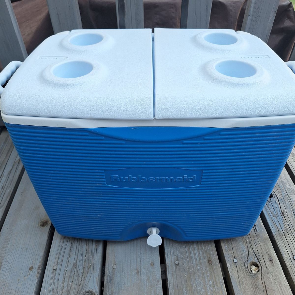 Rubbermaid Cooler