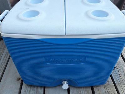 Rubbermaid Cooler