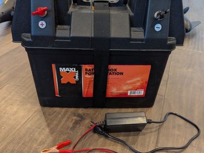 MAXI TRAC 12V 50Ah Deep Cycle Battery Power Box & Mighty Max ML50-12 Battery Charger