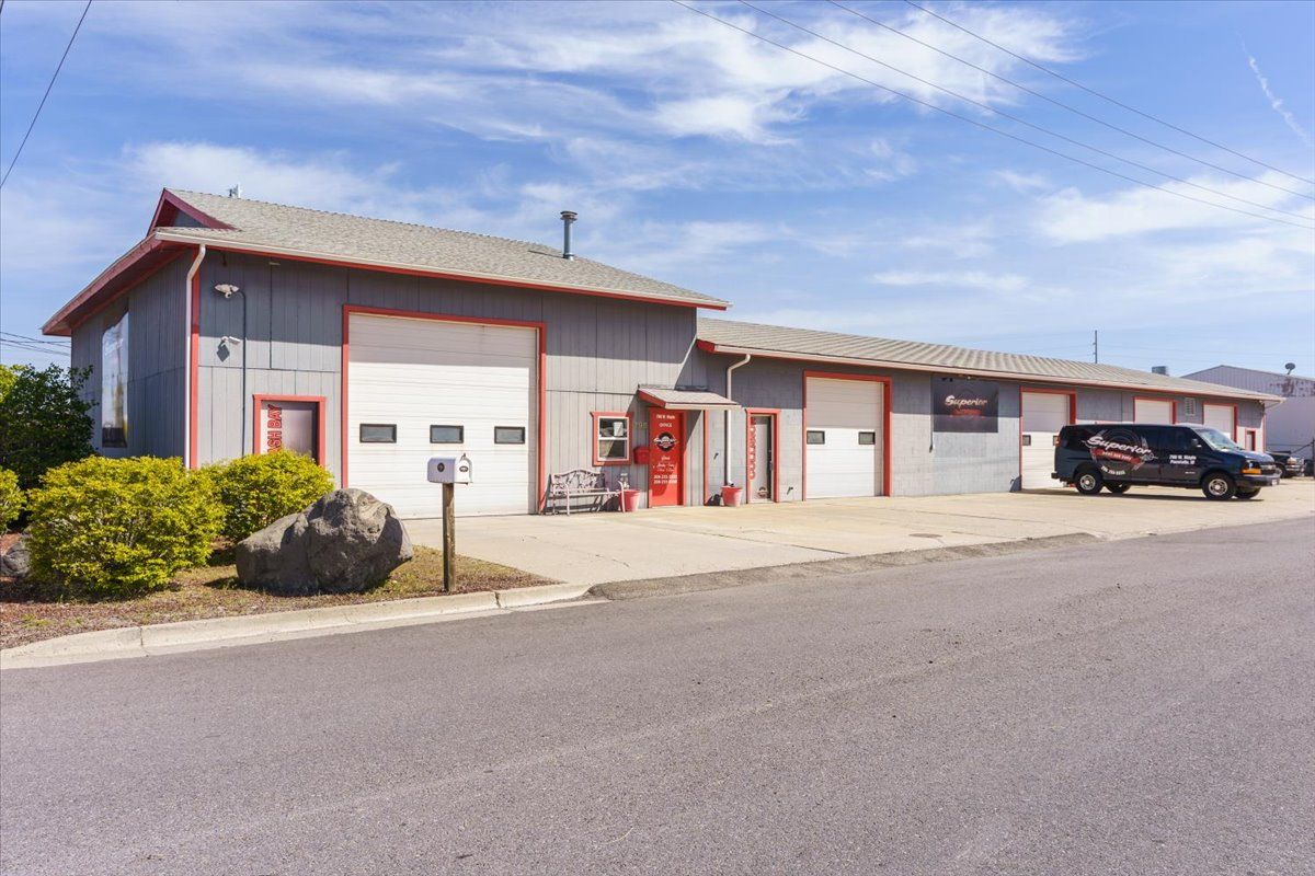 6254 Sq ft Auto Body Shop In Pocatello ID  Includes all the  equipment To Open up and Run Your OWN BUSINESS many possibilities