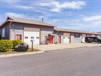 6254 Sq ft Auto Body Shop In Pocatello ID Includes all the equipment To Open up and Run Your OWN BUSINESS many possibilities