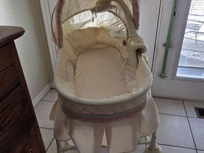 KolCraft Rocking Bassinet! FREEEEEEEEE