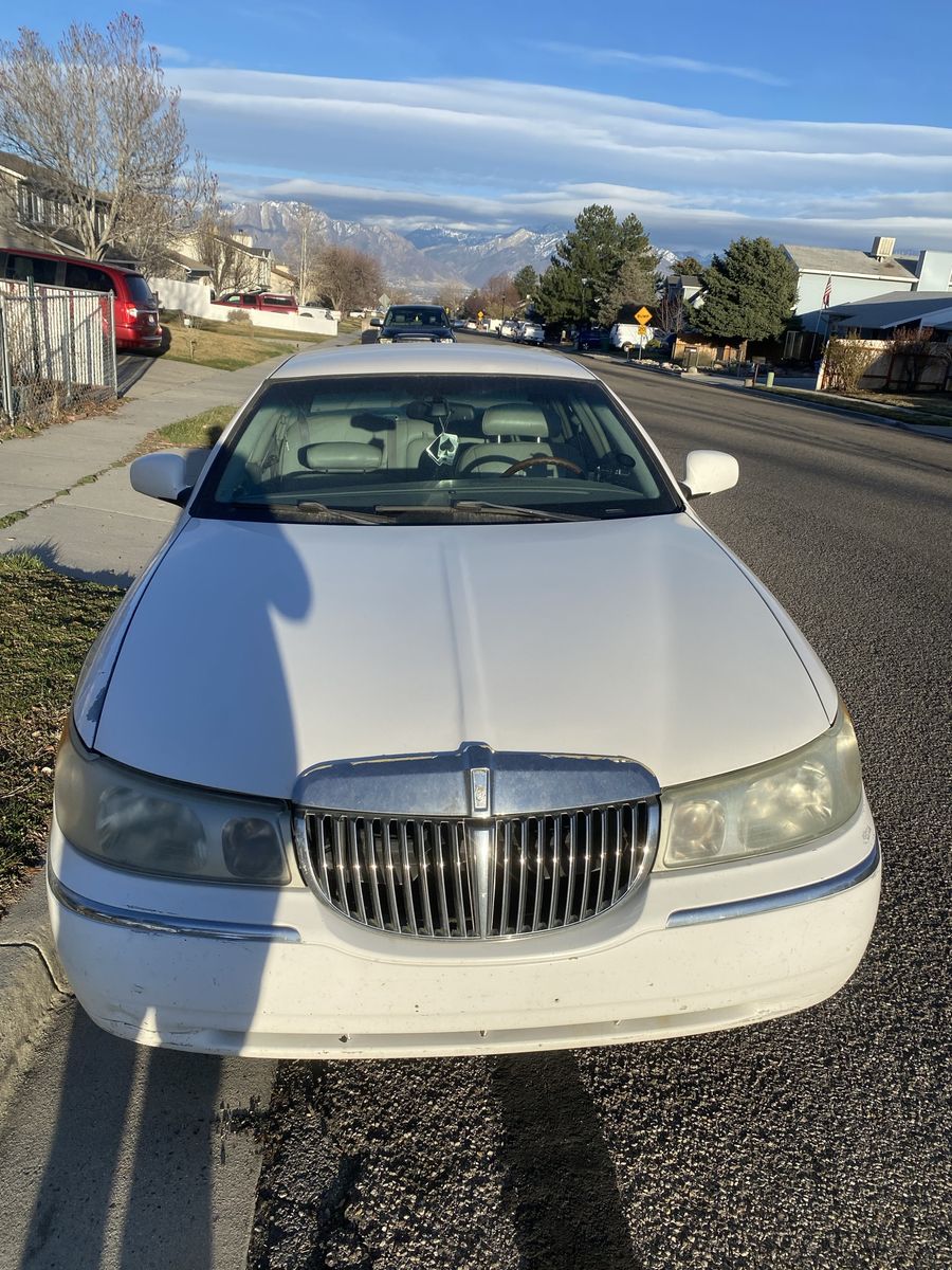 2001 Lincoln Town Car 