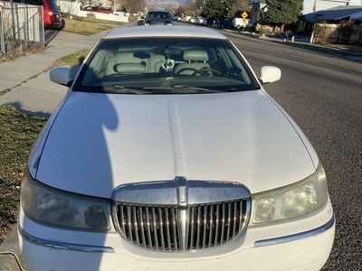 2001 Lincoln Town Car