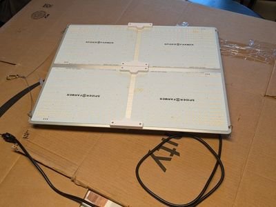 Spider Farmer sf-4000 450W full spectrum light