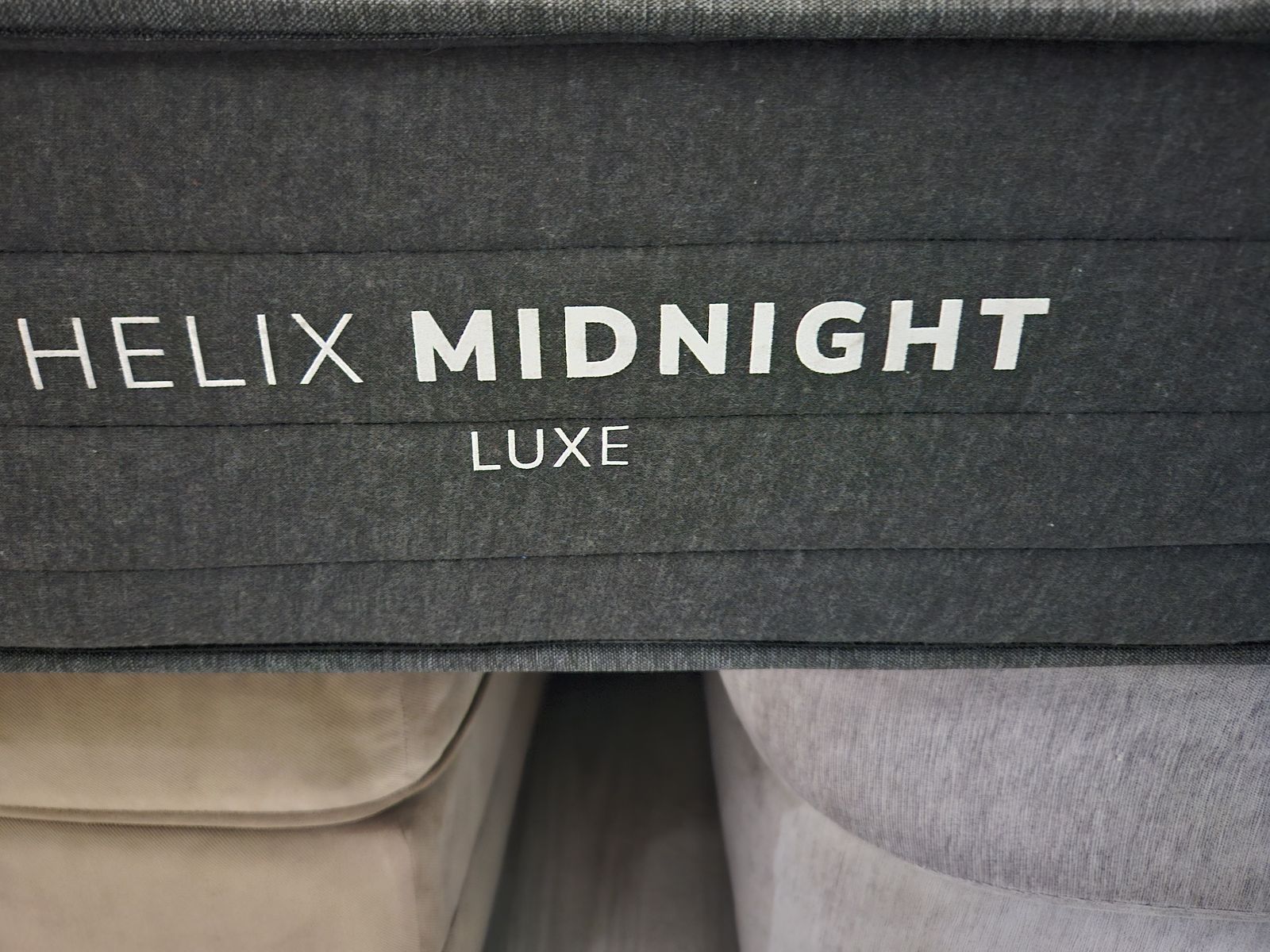 Helix, Luxe Midnight, King, Cover: GlacioTex + CoolForce Layer, Top Layer: ErgoAlign Layer Like New