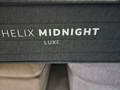 Helix, Luxe Midnight, King, Cover: GlacioTex + CoolForce Layer, Top Layer: ErgoAlign Layer Like New