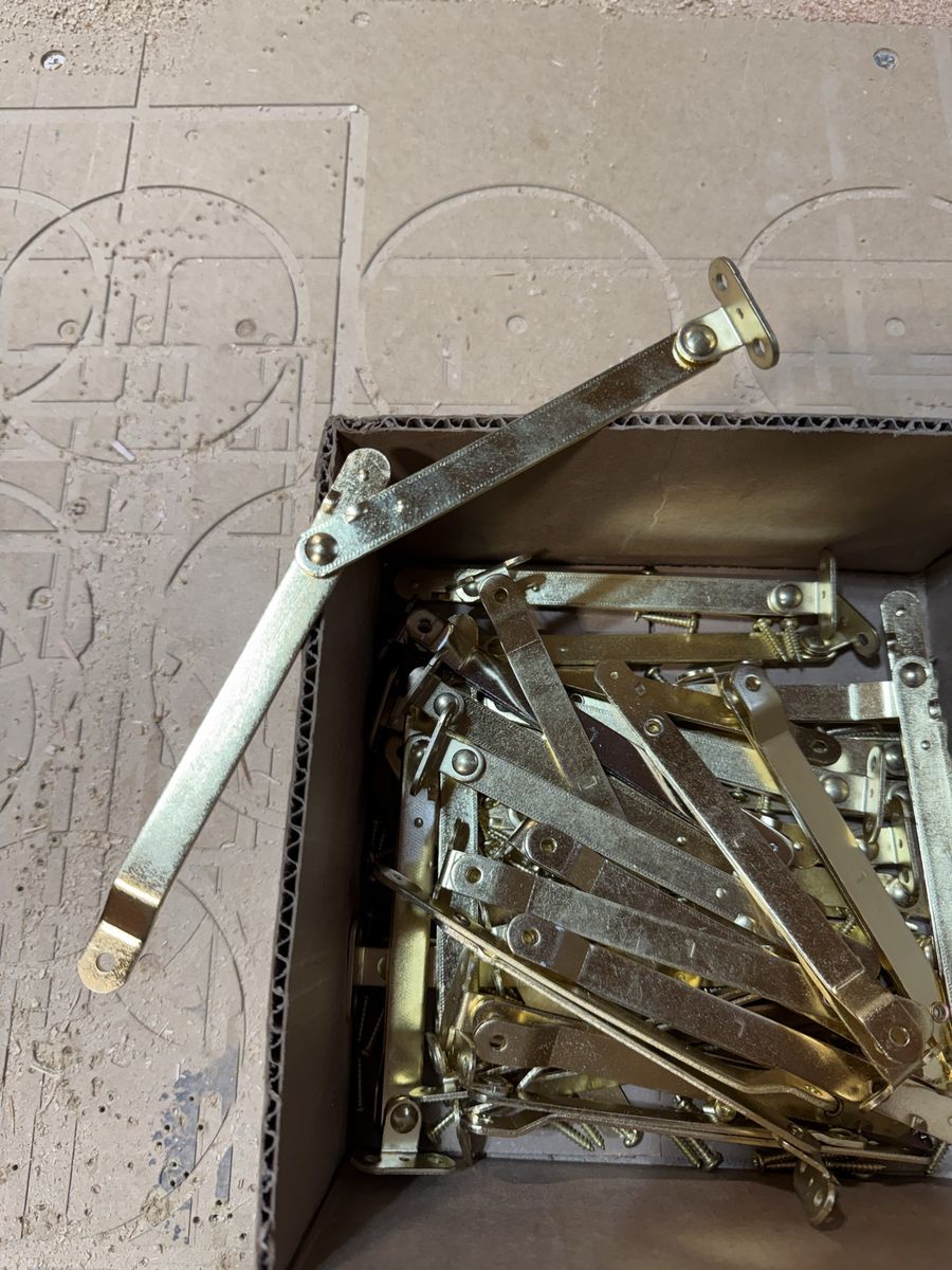 Lid support Left hand hinge