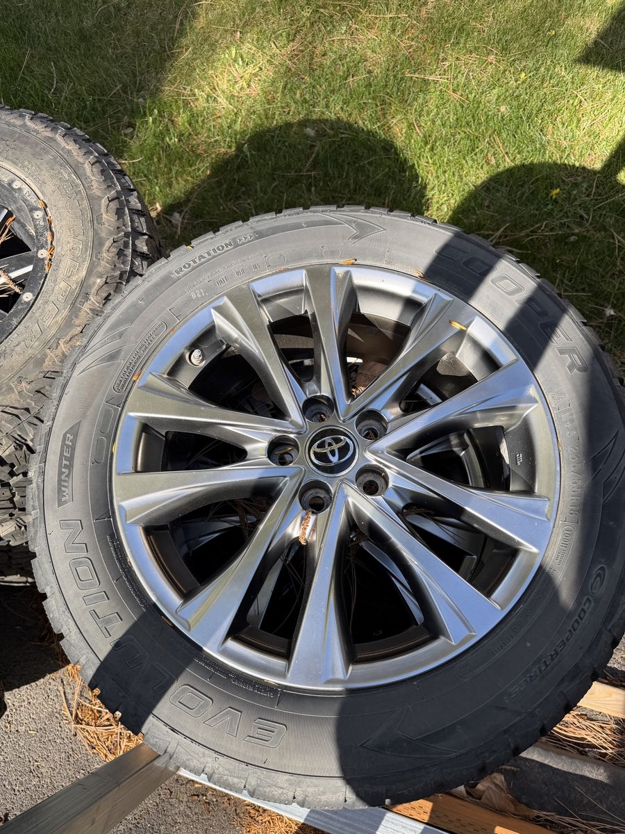 Set of 235/55R18 tires and wheels - Toyota Rav4