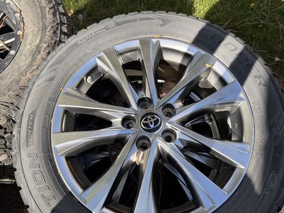 Set of 235/55R18 tires and wheels - Toyota Rav4
